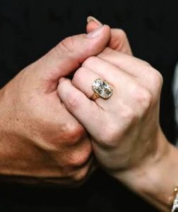 Taylor Swift inspired vintage old mine diamond engagement ring trend at Kinzy London