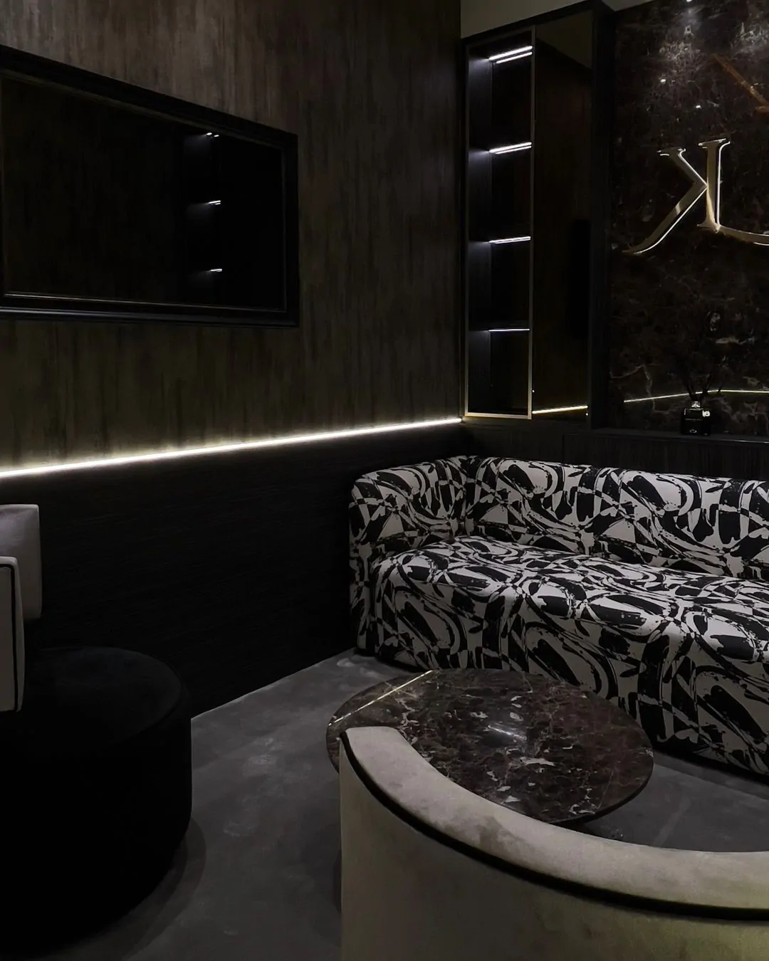Visiting Hatton Garden and entering the Kinzy London engagement ring showroom