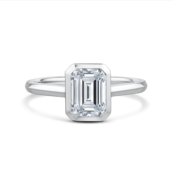 Kinzy emerald-cut diamond framed by a full white-gold bezel