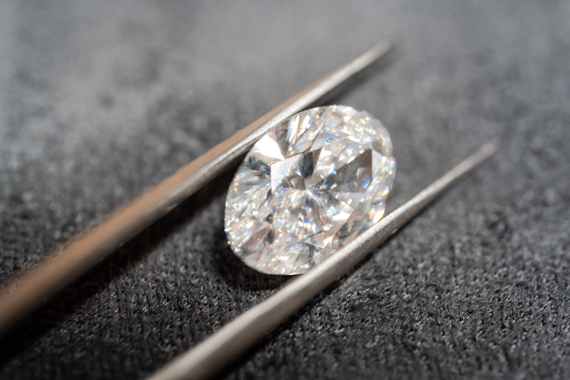 Compare engagement ring quotes using an inspected loose diamond at Kinzy London