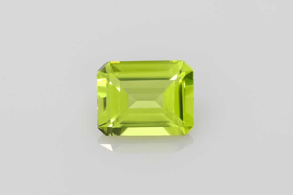 2.95ct Emerald Cut Peridot