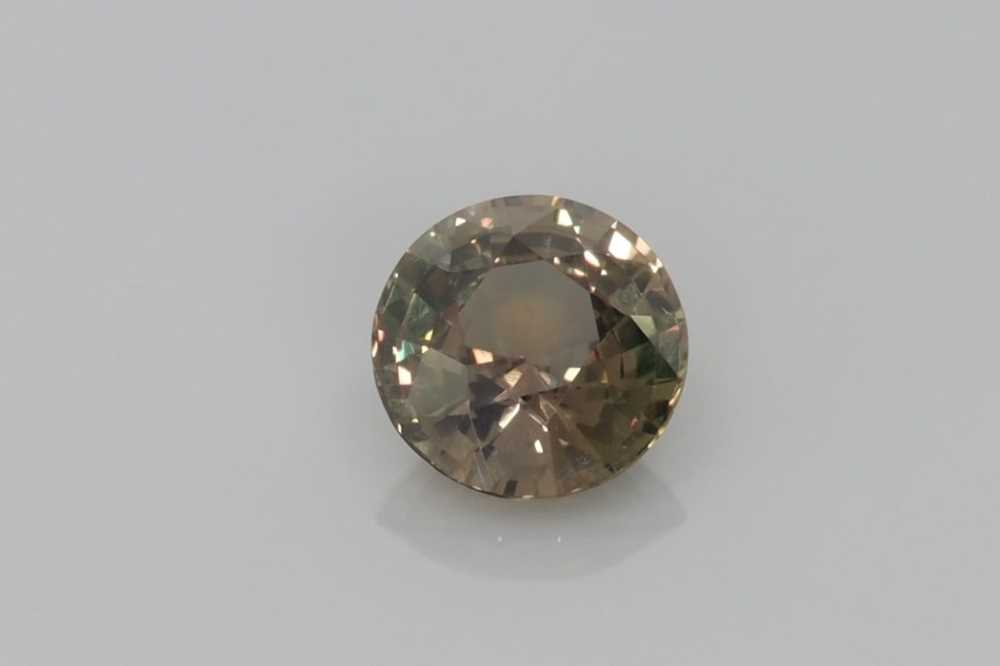 Colour-Change Sapphire, 1.26ct, Round